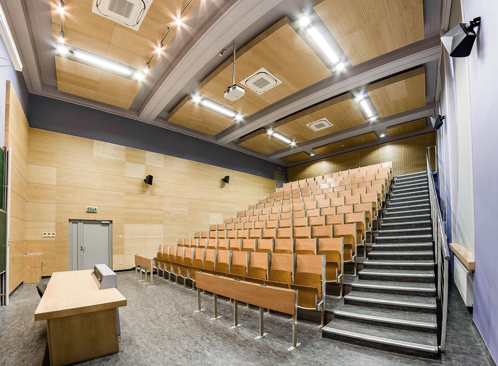 AGH Universidad de ciencia y tecnología